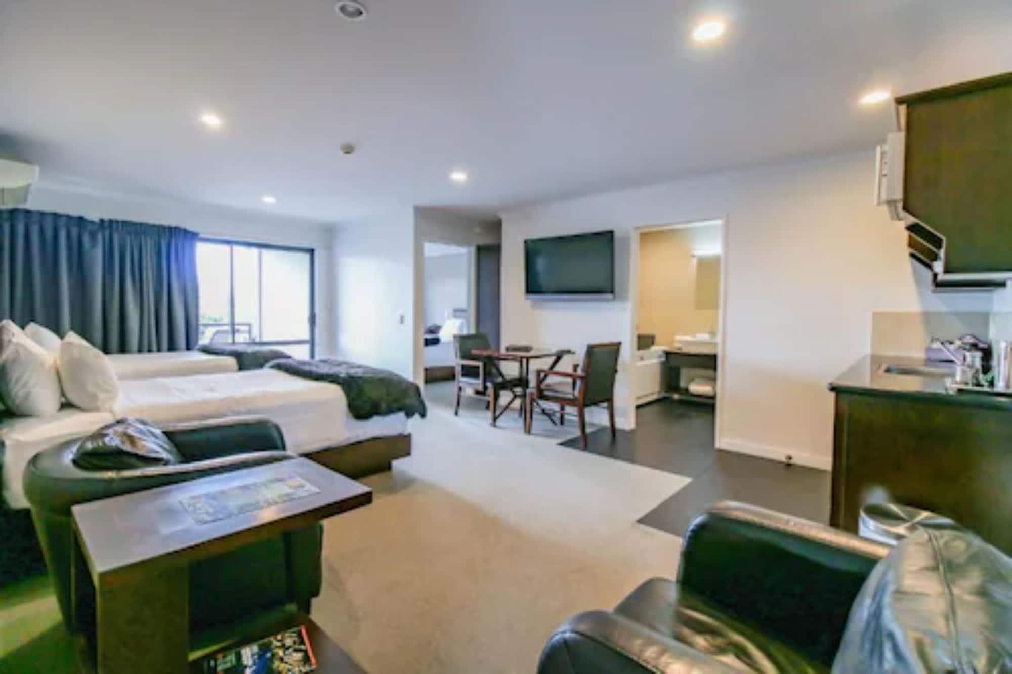 Aotea Motor Lodge Whanganui Exteriér fotografie A typical studio apartment