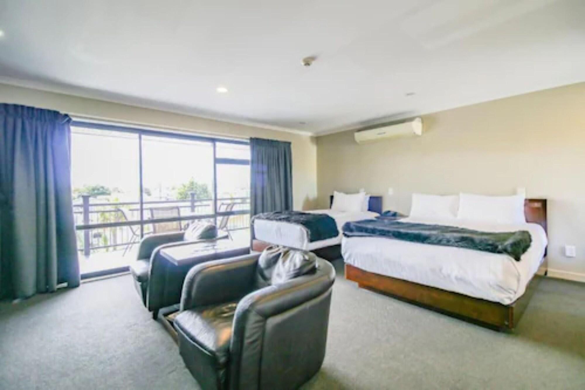 Aotea Motor Lodge Whanganui Exteriér fotografie A typical hotel room