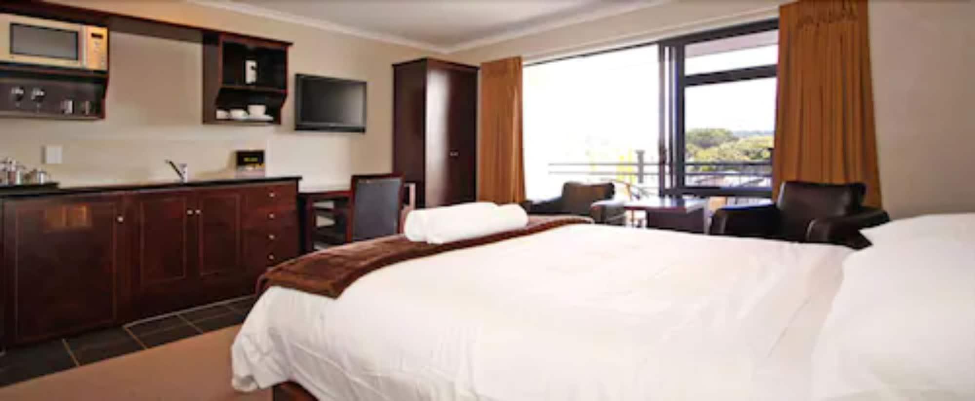 Aotea Motor Lodge Whanganui Exteriér fotografie A typical hotel room