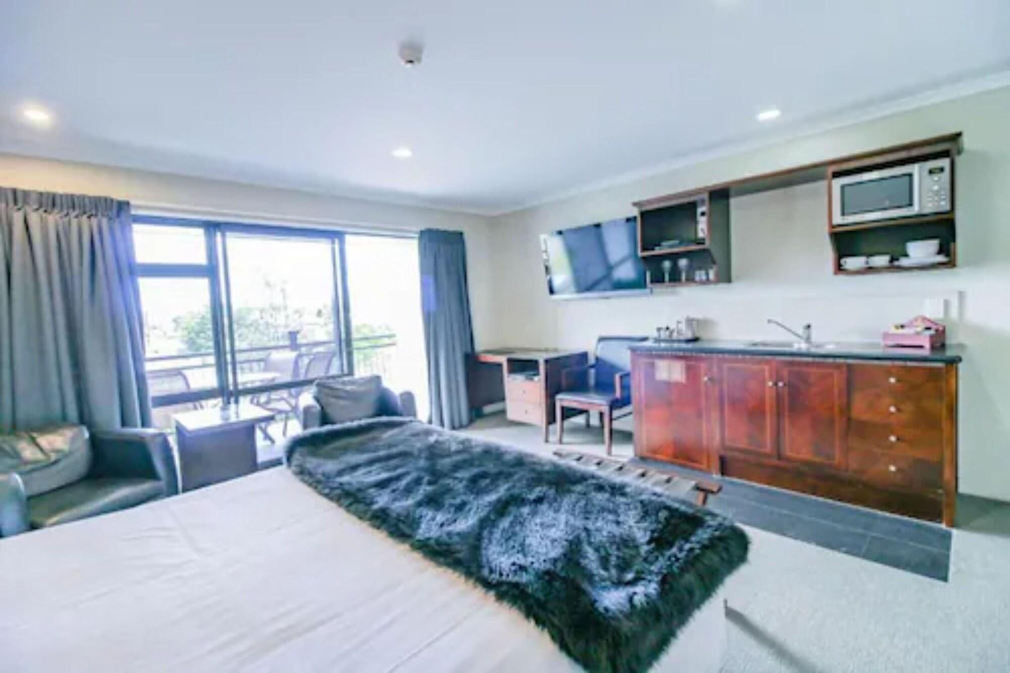 Aotea Motor Lodge Whanganui Exteriér fotografie A studio apartment in New Zealand