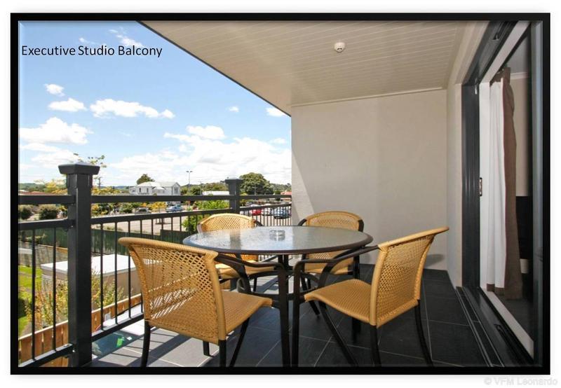 Aotea Motor Lodge Whanganui Exteriér fotografie Balcony